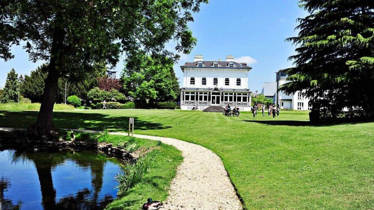 Học bổng du học thạc sĩ Anh Quốc tại Đại học Gloucestershire giá trị lên đến 50%