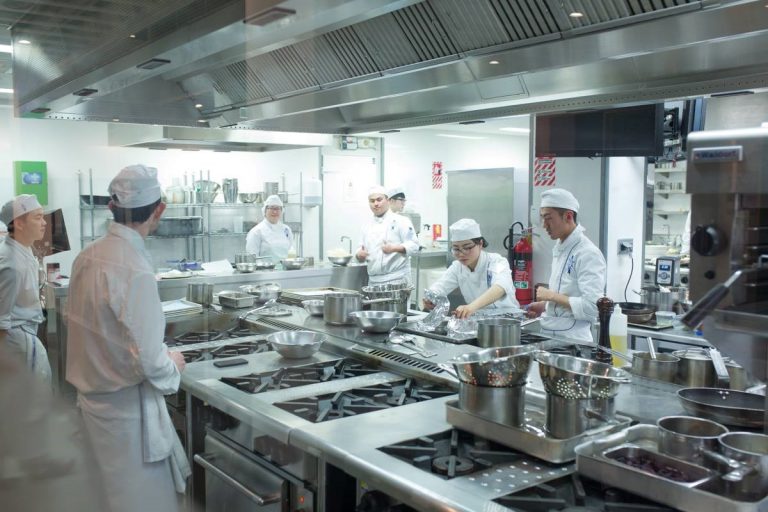 Học bổng chương trình cử nhân ẩm thực và kinh doanh tại Le Cordon Bleu