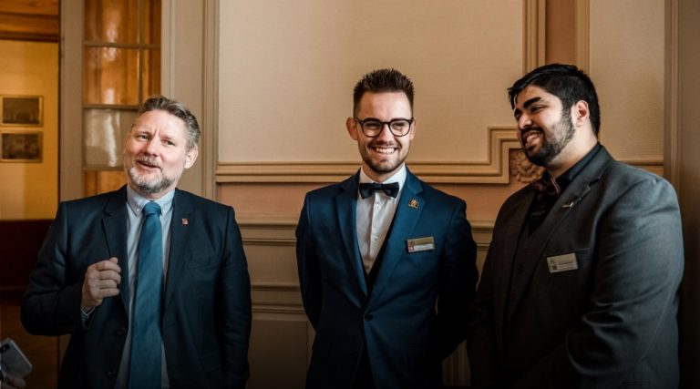 Khám phá chương trình đào tạo độc đáo của Học viện SHMS