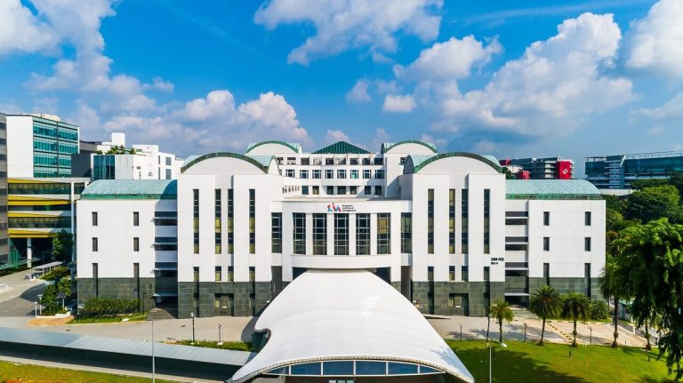 Cơ hội chuyển tiếp đại học Anh, Úc, tiết kiệm chi phí với SIM Singapore