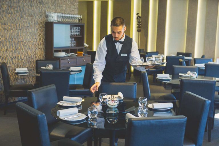 Gặp trực tiếp Glion & Les Roches – #4 và #5 toàn cầu về Quản trị Dịch vụ